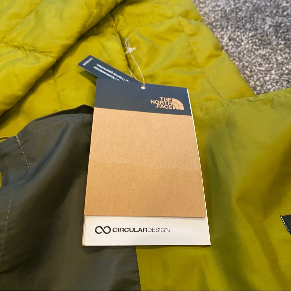 The North Face Circaloft Jacket - Packable Rain Puffer Coat - Picture 3 of 10